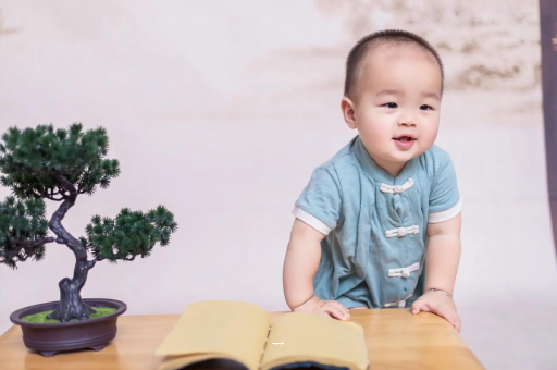 酒泉宝宝爱吐奶是什么原因